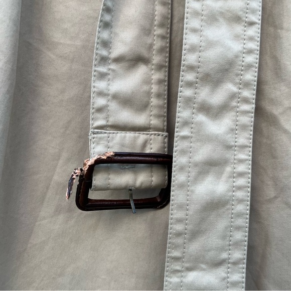 Banana Republic Beige Belter Trench Coat | XS | Removable Belt | Fully Lined - Picture 6 of 17